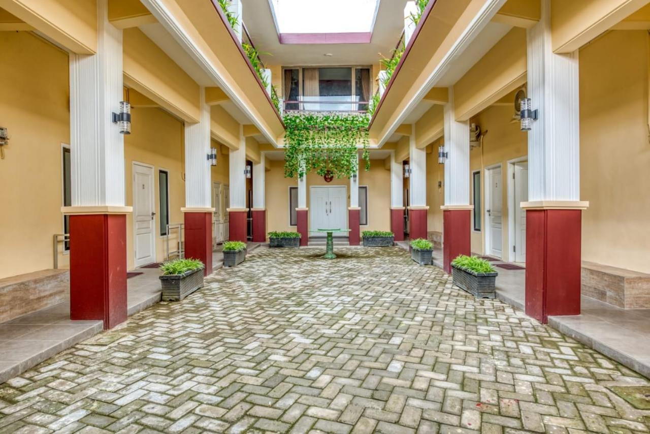 Reddoorz Syariah Near Kebon Rojo Park Blitar Hotel Exterior photo